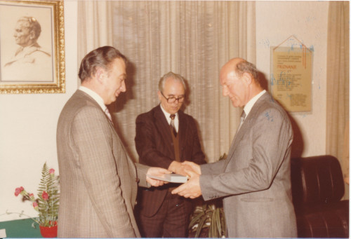 PPMHP 143082: Uručivanje odlikovanja predsjedništva SFRJ članu Jugolinije