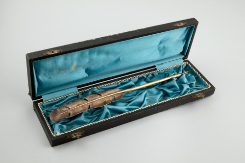 PPMHP 170019: Nalivpero u obliku pera u kutiji riječkog zlatara