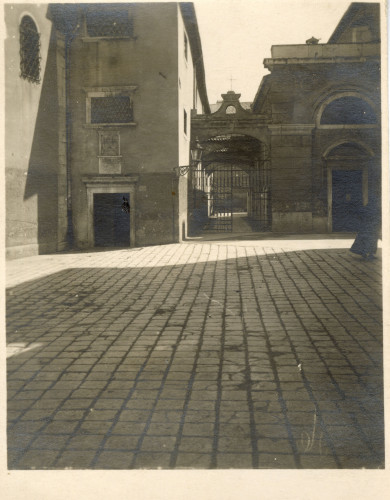 PPMHP 157366: Fiume, Piazza del Duomo - ingresso al convento della Benedittine