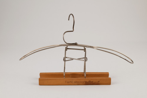 PPMHP 148771: Vješalica za odijelo Egone Simicheni