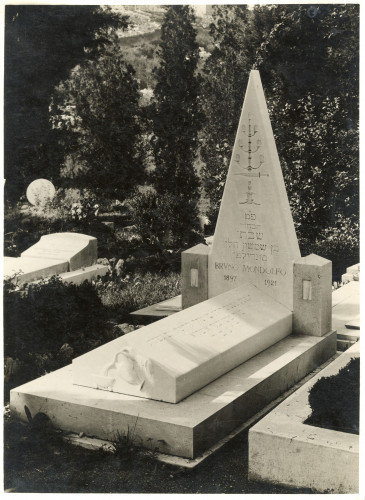 PPMHP 157374: Nadgrobni spomenik Brunu Mondolfu, jednom od prvih palih fašista u Rijeci