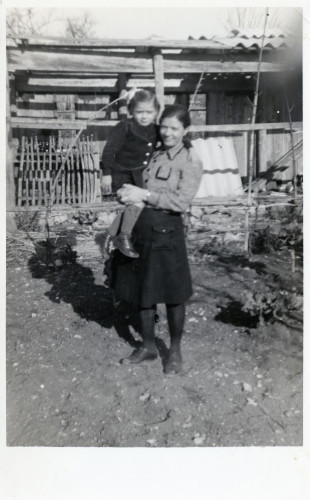 PPMHP 147339: Ivanka Širola s kćeri Sonjom u zbjegu
