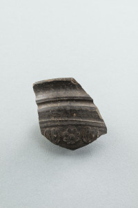 PPMHP 127670: Ulomak reljefne keramike • Krk, Porta Pisana