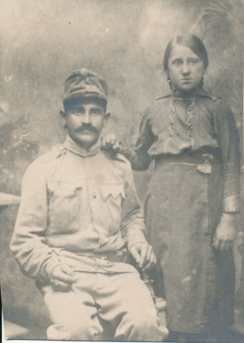 PPMHP 132033: Djevojčica Bjanka s ocem u vojničkoj uniformi