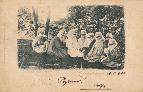 PPMHP 131252: Femmes turques assises. Constantinople. • Etablissement Horticole de Therapia, plantes, fleur et bouquets