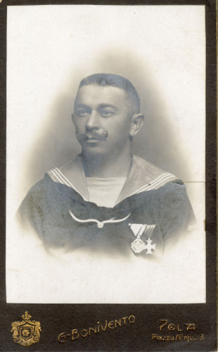 PPMHP 157319: Nepoznati muškarac s brkovima u mornaričkoj uniformi