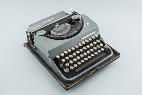 PPMHP 151312: Prijenosni pisaći stroj "Invicta"