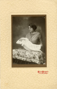 PPMHP 156237: Portret majke s djetetom u puntinu