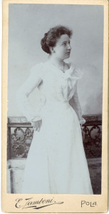 PPMHP 156548: Mlada djevojka u bijeloj haljini