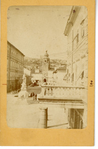 PPMHP 100542: Pogled na fontanu i Gradski toranj