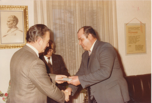PPMHP 143077: Uručivanje odlikovanja predsjedništva SFRJ članu Jugolinije
